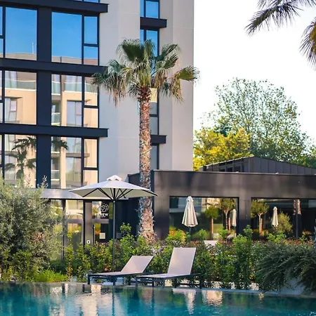 Pool View Azur Deluxe & Apartment *
