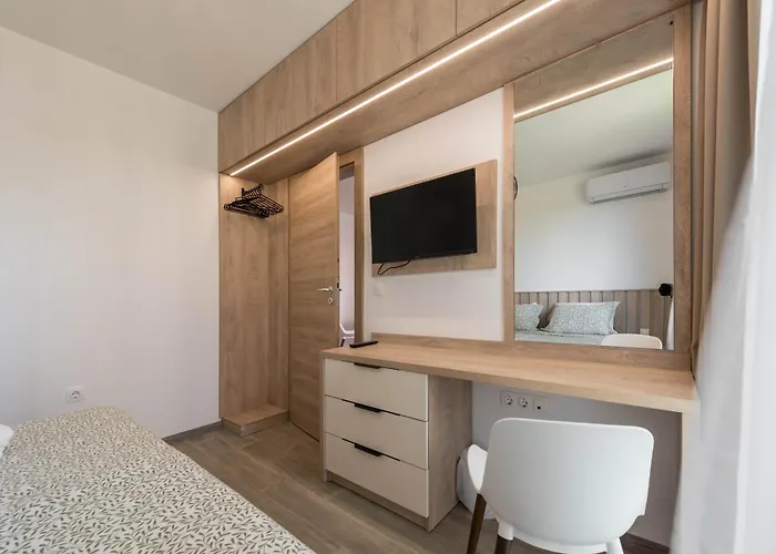 Pool View Azur Deluxe & Apartment *